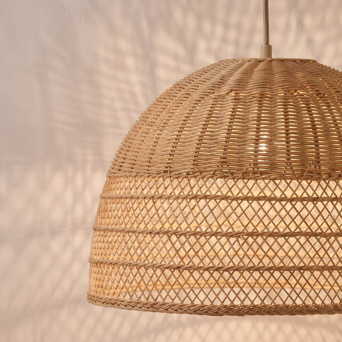 Pendelleuchte aus geflochtenem Rattan