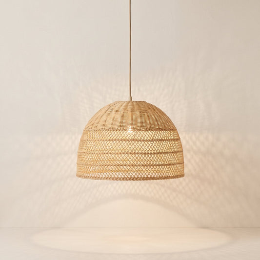 Pendelleuchte aus geflochtenem Rattan