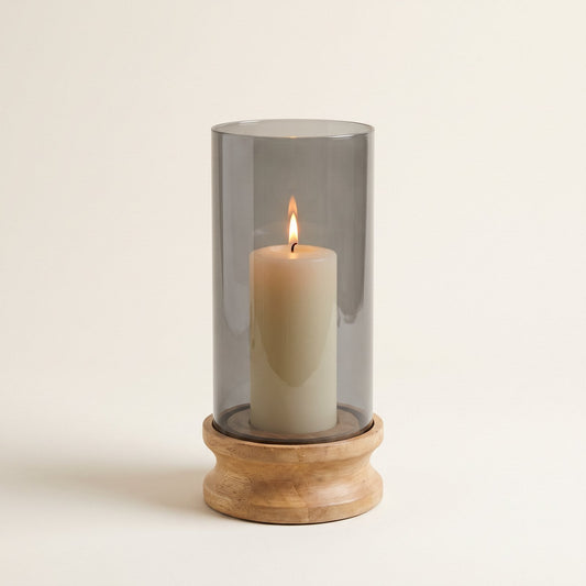 Windlicht aus Rauchglas mit Holzsockel